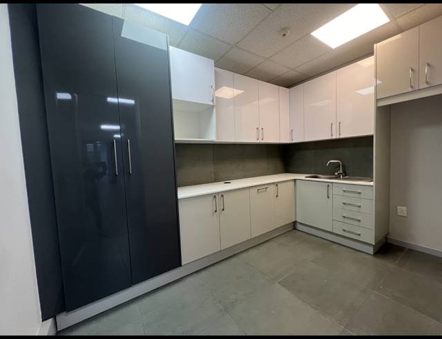 148M² OFFICE TO LET IN ROSEBANK